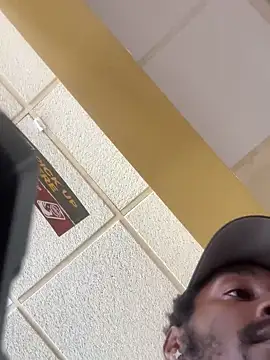 Snapshot of ITSONLYKENNY chatting on February 13, 6:27 pm ITSONLYKENNY online show from February 13, 6:27 pm