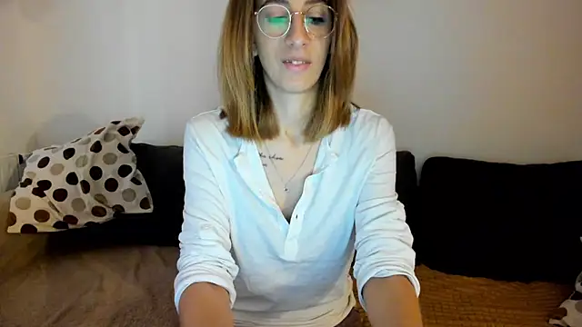 Snapshot of DesireMore90 chatting on December 5, 8:00 am DesireMore90 online show from December 5, 8:00 am