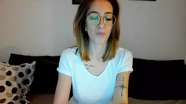 Snapshot of DesireMore90 chatting on December 17, 1:38 pm DesireMore90 online show from December 17, 1:38 pm