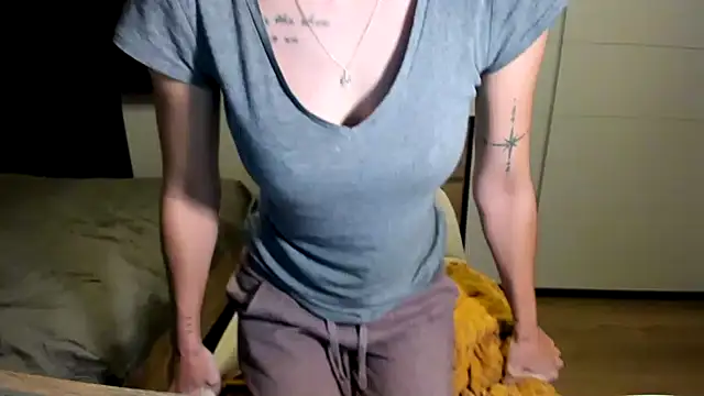 Snapshot of DesireMore90 chatting on December 27, 7:57 pm DesireMore90 online show from December 27, 7:57 pm
