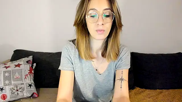 Snapshot of DesireMore90 chatting on February 5, 4:03 pm DesireMore90 online show from February 5, 4:03 pm