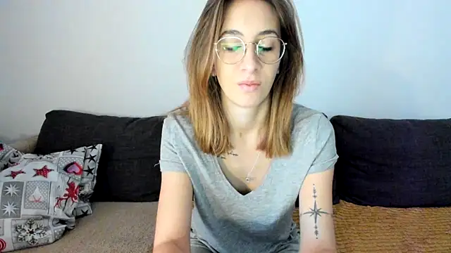 Snapshot of DesireMore90 chatting on February 6, 8:39 am DesireMore90 online show from February 6, 8:39 am