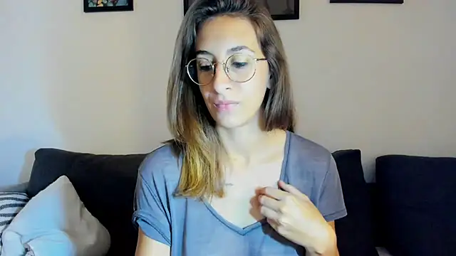 Snapshot of DesireMore90 chatting on October 16, 7:37 pm DesireMore90 online show from October 16, 7:37 pm