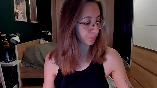 Snapshot of DesireMore90 chatting on May 4, 5:53 pm DesireMore90 online show from May 4, 5:53 pm
