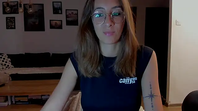 Snapshot of DesireMore90 chatting on June 22, 8:39 pm DesireMore90 online show from June 22, 8:39 pm