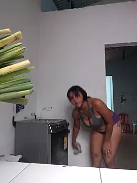 Snapshot of Bellota_22_Fuckme chatting on November 6, 3:35 pm Bellota 22 Fuckme online show from November 6, 3:35 pm