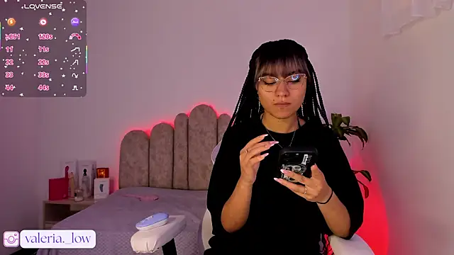 Snapshot of nahia_low chatting on October 3, 12:18 am nahia low online show from October 3, 12:18 am