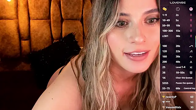 Snapshot of KiaraCarter chatting on October 8, 8:06 pm KiaraCarter online show from October 8, 8:06 pm