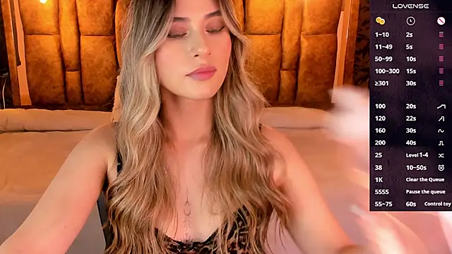 Snapshot of KiaraCarter chatting on November 10, 7:57 pm KiaraCarter online show from November 10, 7:57 pm