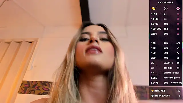 Snapshot of KiaraCarter chatting on November 20, 8:41 pm KiaraCarter online show from November 20, 8:41 pm