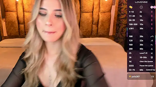 Snapshot of KiaraCarter chatting on December 16, 8:03 pm KiaraCarter online show from December 16, 8:03 pm