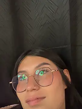 Snapshot of emily_villamil chatting on June 2, 5:37 pm emily villamil online show from June 2, 5:37 pm