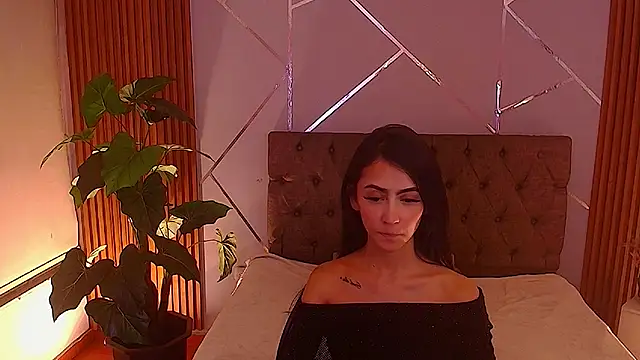 Snapshot of Coralinnee_ chatting on May 6, 5:35 am Coralinnee online show from May 6, 5:35 am