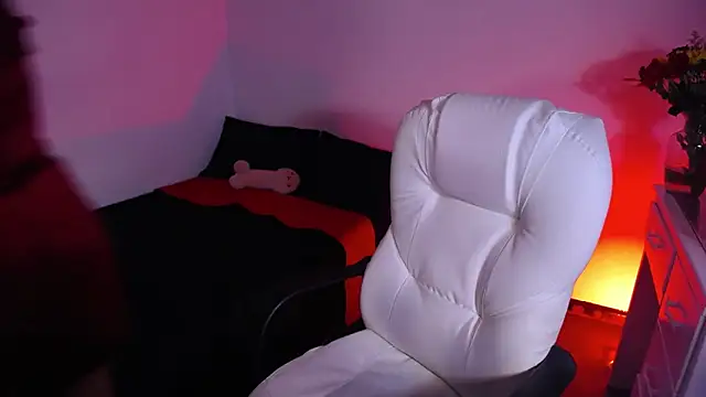 Snapshot of bad_scarlett1 chatting on October 10, 10:20 pm bad scarlett1 online show from October 10, 10:20 pm