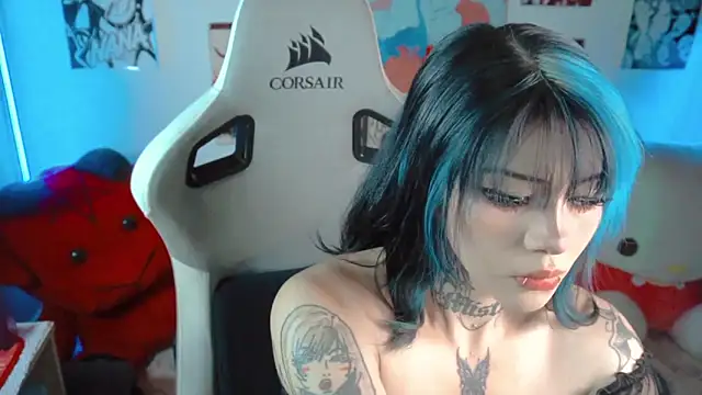 Deadly Doll online show from November 14, 9:35 pm