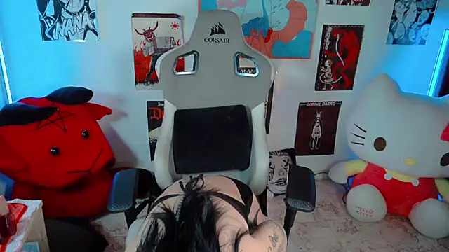 Deadly Doll online show from December 4, 9:34 pm