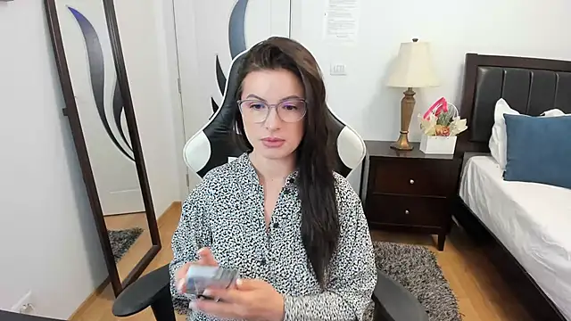 AmyPure  online show from May 7, 4:40 am