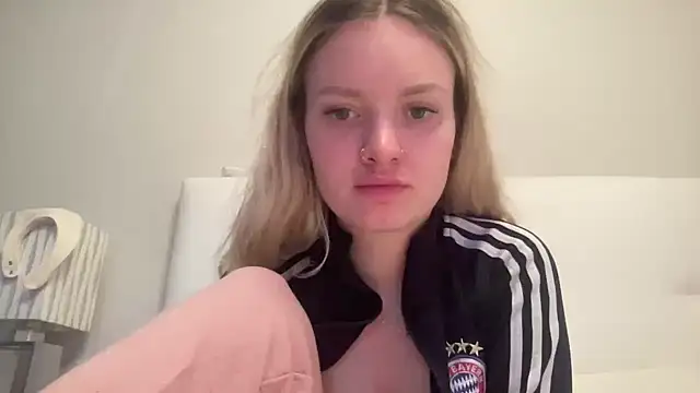 Snapshot of mariemelissah chatting on February 19, 10:12 am mariemelissah online show from February 19, 10:12 am