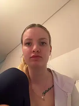 Snapshot of mariemelissah chatting on February 26, 2:03 pm mariemelissah online show from February 26, 2:03 pm