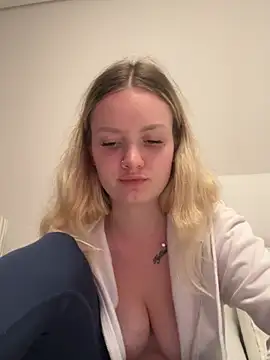 Snapshot of mariemelissah chatting on February 27, 4:10 pm mariemelissah online show from February 27, 4:10 pm