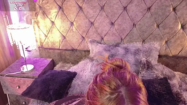 vanesaa blake online show from April 11, 3:00 am