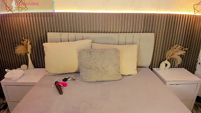 SHANONCLARK online show from October 11, 6:06 pm