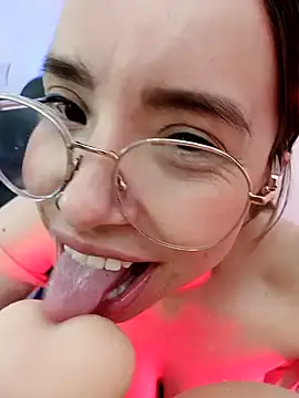 Snapshot of valentina_swallow chatting on December 11, 3:45 am valentina swallow online show from December 11, 3:45 am