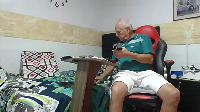 VALENTINO1983  online show from November 20, 2:45 am