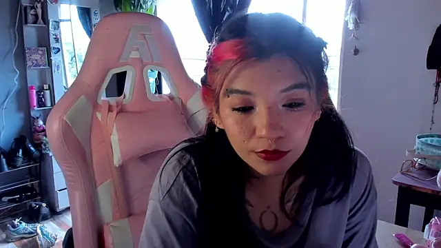 Snapshot of annie_walker6 chatting on June 9, 9:48 pm annie walker6 online show from June 9, 9:48 pm