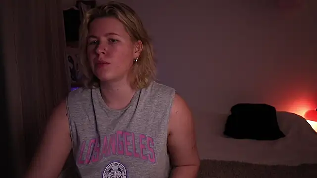 moonamii online show from January 5, 6:44 pm