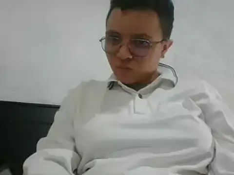 Snapshot of EdenJupiter chatting on October 28, 4:16 am EdenJupiter online show from October 28, 4:16 am