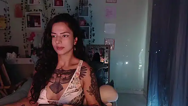 Snapshot of BeellyDance chatting on April 23, 12:04 pm BeellyDance online show from April 23, 12:04 pm
