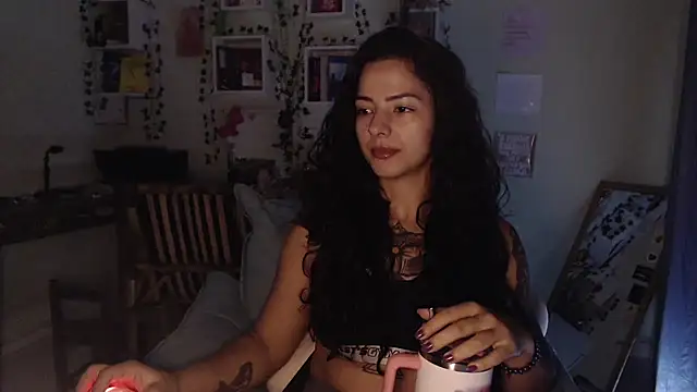 Snapshot of BeellyDance chatting on April 26, 12:25 pm BeellyDance online show from April 26, 12:25 pm