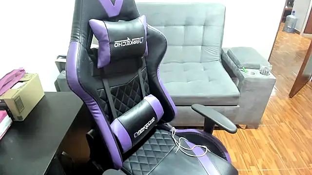 Snapshot of LuisaReyes_2911 chatting on January 26, 2:45 am LuisaReyes 2911 online show from January 26, 2:45 am