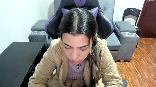 Snapshot of LuisaReyes_2911 chatting on March 3, 2:36 am LuisaReyes 2911 online show from March 3, 2:36 am