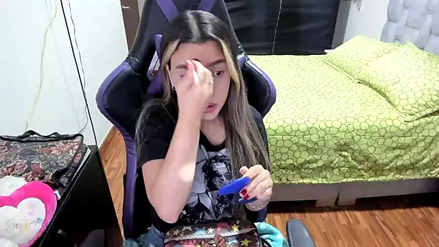 Snapshot of LuisaReyes_2911 chatting on October 25, 1:46 am LuisaReyes 2911 online show from October 25, 1:46 am