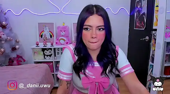 Snapshot of CuteDani_ chatting on December 9, 1:51 am CuteDani online show from December 9, 1:51 am