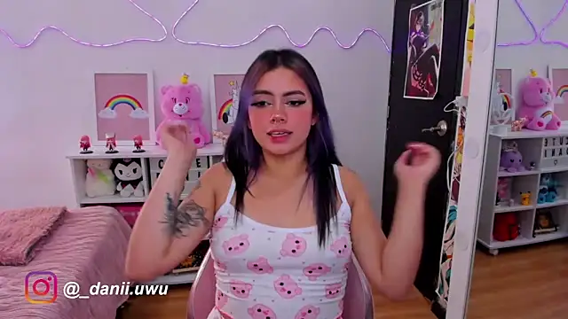 Snapshot of CuteDani_ chatting on January 15, 4:43 pm CuteDani online show from January 15, 4:43 pm