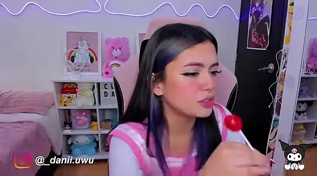 Snapshot of CuteDani_ chatting on February 24, 7:41 pm CuteDani online show from February 24, 7:41 pm