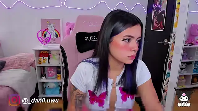 Snapshot of CuteDani_ chatting on March 5, 6:01 pm CuteDani online show from March 5, 6:01 pm