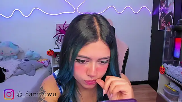 Snapshot of CuteDani_ chatting on October 10, 8:35 am CuteDani online show from October 10, 8:35 am