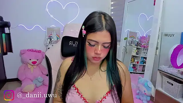 Snapshot of CuteDani_ chatting on March 10, 2:55 pm CuteDani online show from March 10, 2:55 pm