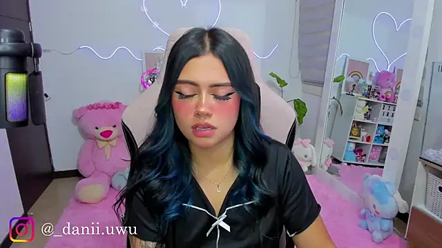 Snapshot of CuteDani_ chatting on March 12, 3:56 am CuteDani online show from March 12, 3:56 am