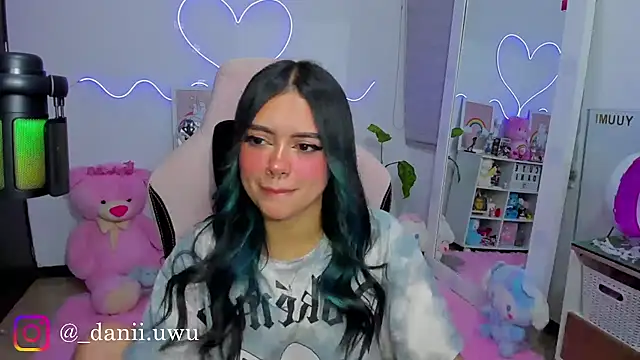 Snapshot of CuteDani_ chatting on March 20, 3:11 am CuteDani online show from March 20, 3:11 am