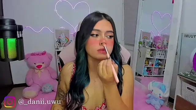 Snapshot of CuteDani_ chatting on March 27, 2:28 am CuteDani online show from March 27, 2:28 am