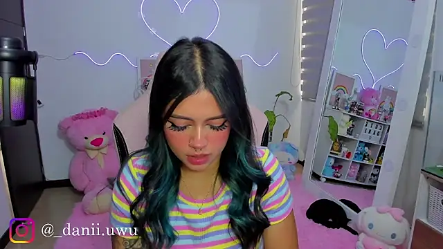 Snapshot of CuteDani_ chatting on April 27, 3:43 pm CuteDani online show from April 27, 3:43 pm