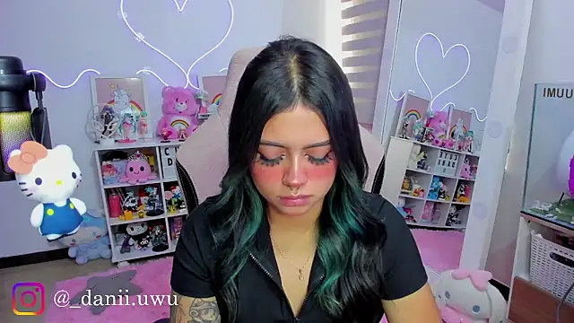 Snapshot of CuteDani_ chatting on May 20, 2:34 pm CuteDani online show from May 20, 2:34 pm