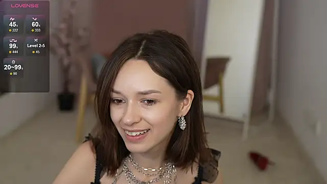 VivianLy  online show from January 3, 11:14 am