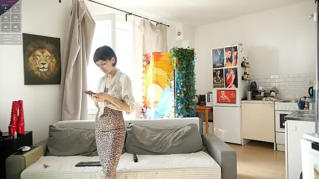 Snapshot of VivianLy_ chatting on April 1, 11:11 am VivianLy online show from April 1, 11:11 am