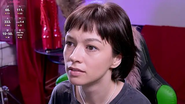 Snapshot of VivianLy_ chatting on April 10, 6:29 am VivianLy online show from April 10, 6:29 am